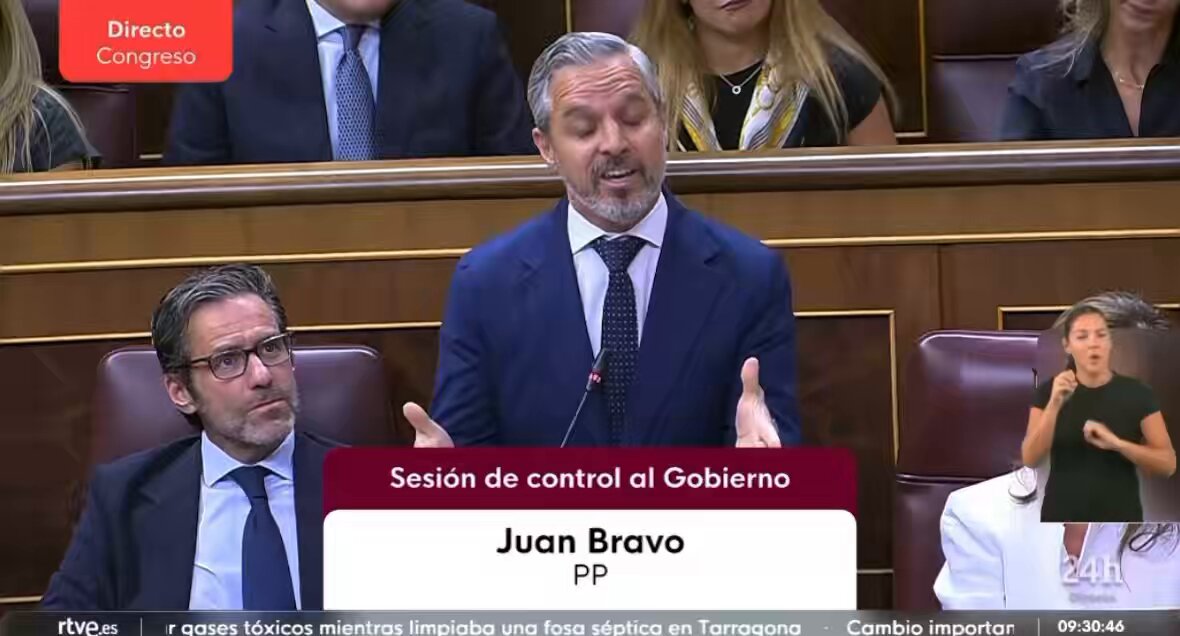 🔴 Juan Bravo Baena: “Usted es capaz de gestionar 23M de declaraciones de renta, pero no es capaz de gestionar 12.000 expedientes de expulsión” El PSOE está totalmente noqueado, Carlos Cuerpo no ha sido capaz de dar respuesta.