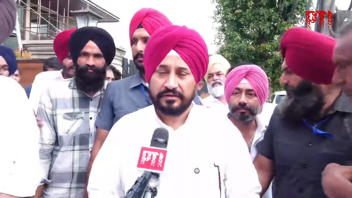 हम पंजाब के लोगों और पंजाब की बात करते हैं। हम केजरीवाल के खिलाफ हैं, जो बाहर से आकर पंजाब को दबाना और यहां शासन करना चाहते हैं। पंजाब में जिस तरह की दमनकारी नीति अपनाई जा रही है, हम उसके खिलाफ हैं - चरणजीत सिंह चन्नी