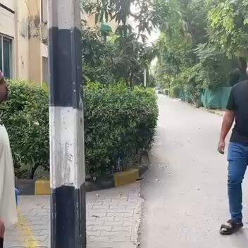 پیٹرول کی قیمت بڑھنے کے بعد نئی گاڑی لانچ کر دی گئی ھے ۔ 🤣