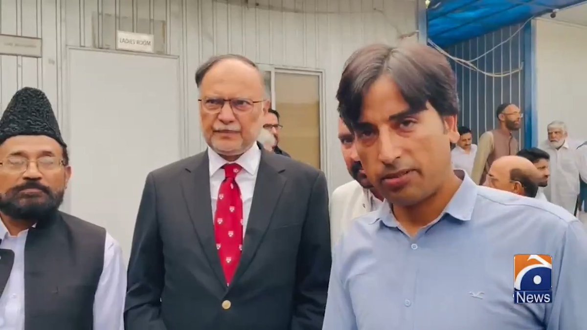 ایسے کسی بھی اقدام سے گریز کرنا چاہیے جس سے ملک کے اندر بد امنی یا عدم استحکام پیدا ہو، احسن اقبال