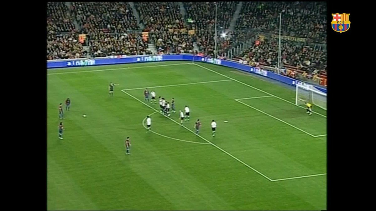 Remember this Ronaldinho stunner against Racing de Santander at Spotify Camp Nou? 🪄🇧🇷
