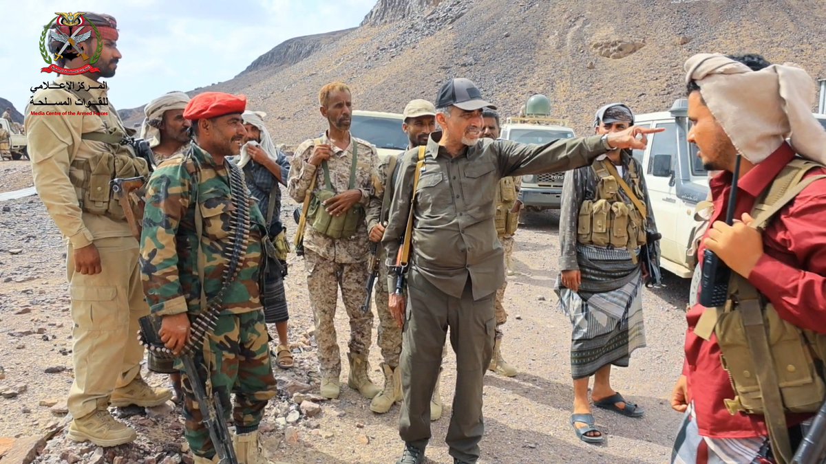 #فيديو عضو مجلس القيادة الرئاسي الفريق الصبيحي يتفقد القوات المسلحة في الخطوط الأمامية لجبهتي باب المندب وطور الباحة *المركز الاعلامي للقوات المسلحة*