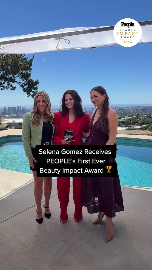It’s only fitting that the *rarest* of beauties is the recipient of PEOPLE’s first-ever Beauty Impact Award. 🫶 Watch #SelenaGomez receive the inaugural award from PEOPLE’s EIC, Charlotte Triggs!