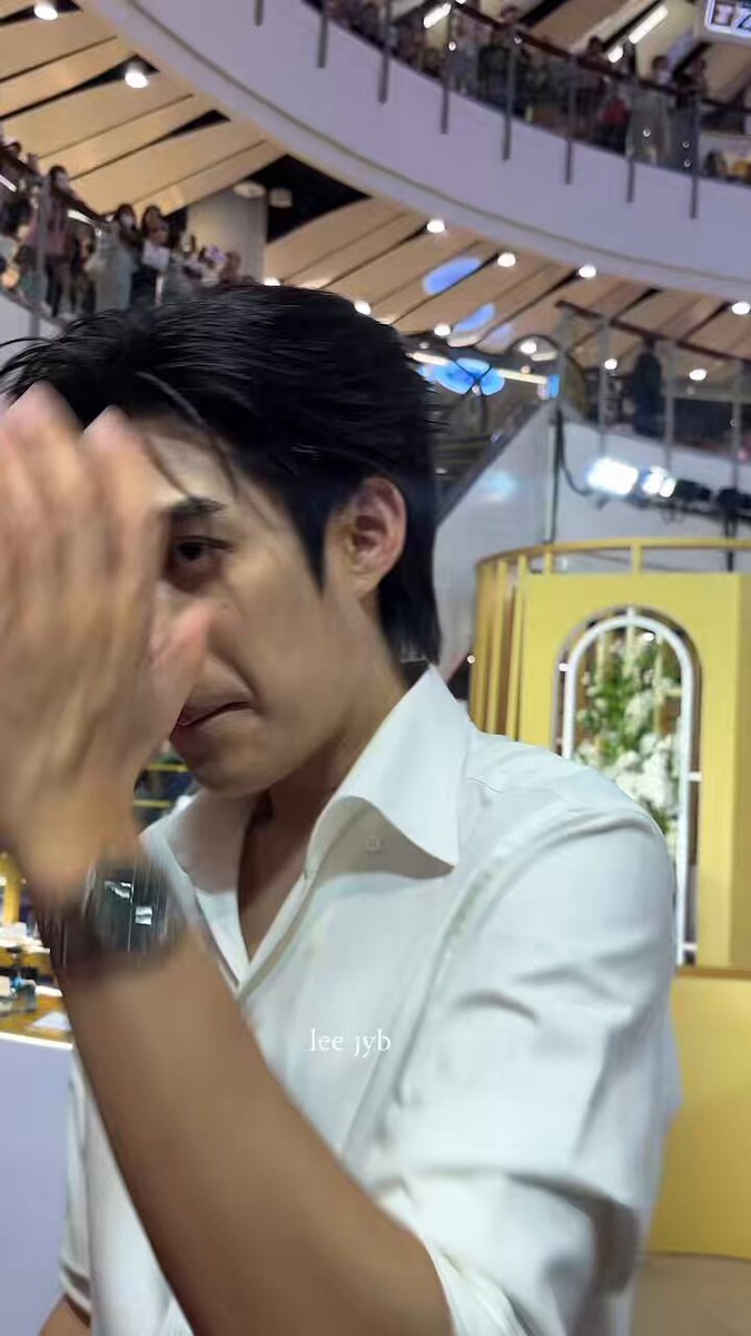"เดี๋ยวทำงานแล้วจะรู้" แล้วหน้าตาฮีจริงจังมาก555555555566