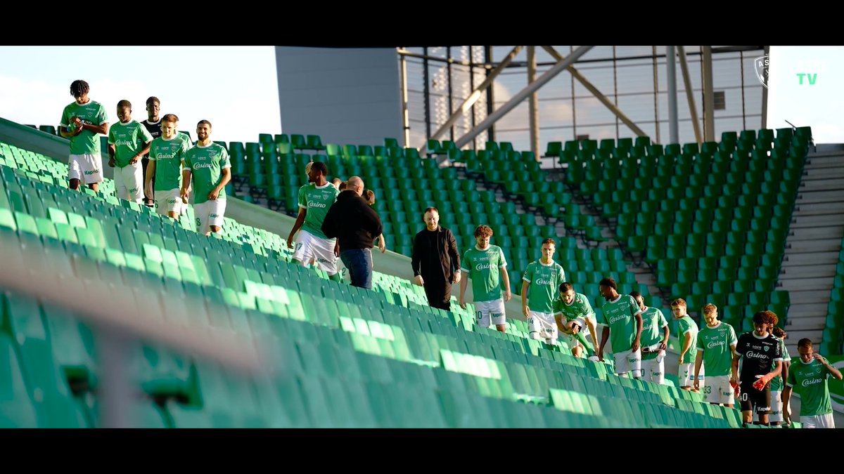 📸 Une tradition respectée cette saison dans le Chaudron ! Verts et Vertes ont pris la pose pour leur photo officielle ! 💚