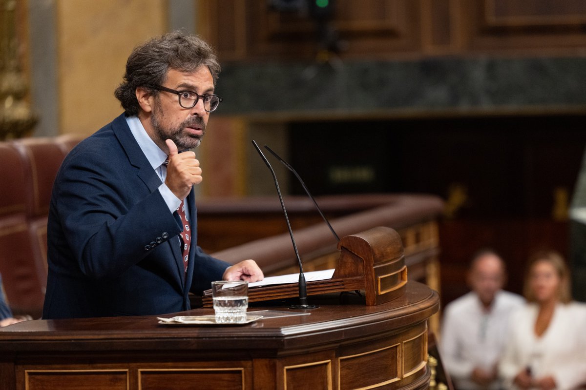 "Les tenemos donde queremos." Ese es el mensaje de Feijóo tras una tragedia con más de 140 ahogados. No mencionó ni a los muertos, ni a los niños, ni a la Guardia Civil. Para el PP, las personas solo son piezas en un tablero político. 🏛️ Vicente Montávez