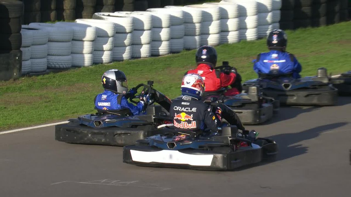 “ayy es un evento para divertirse, no hay que vivirla tanto” el hijueputa de max verstappen empujando el karting para ir más rápido: