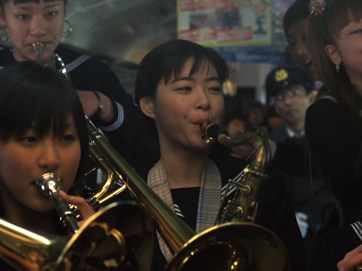 The girls yearn for big band. 🎷 Film: SWING GIRLS (2004) Song: “SHYNESS BOY” by Anri