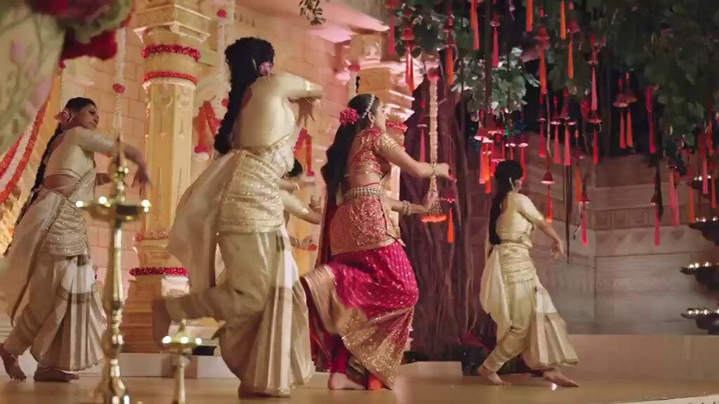 अंबानी परिवार की बहू राधिका अंबानी, गणेश चतुर्थी पर! अंबानी परिवार इस देश में सबसे अधिक धार्मिक परिवारों में हैं……तभी इन पर ईश्वर की असीम कृपा बरस रही है