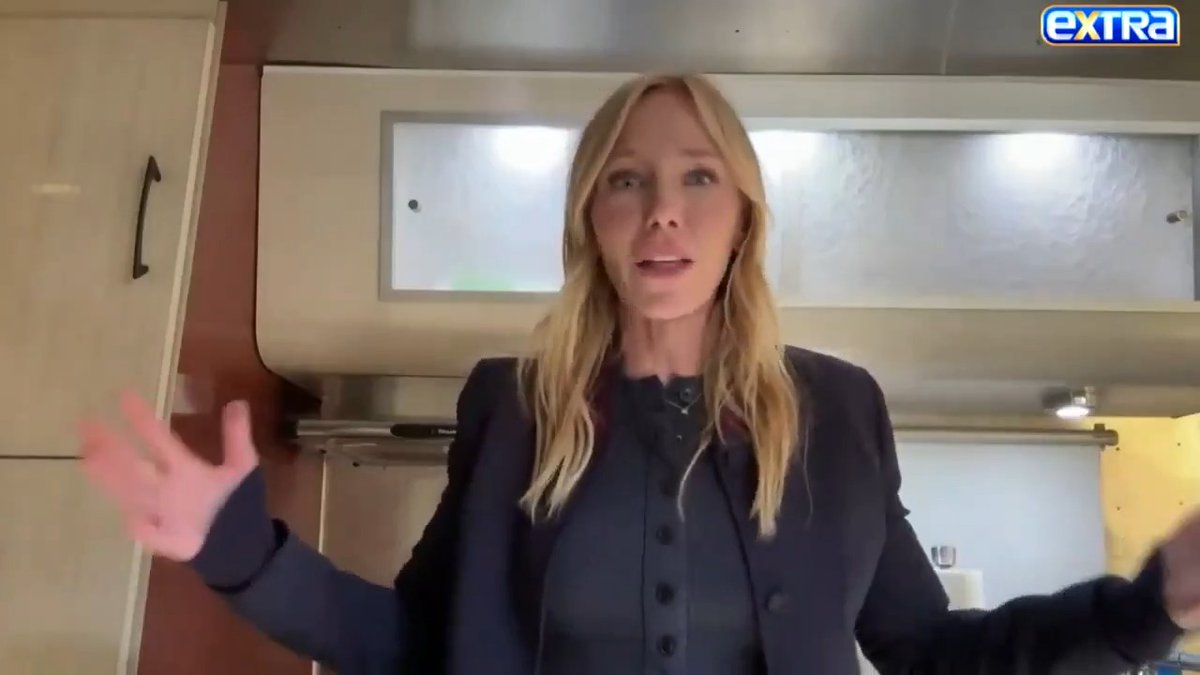Kelli Giddish says being on set with Taylor Swift for that "SVU" #Emmys sketch felt "bigger than the pope." ☺️ She shares that they talked about both having the lucky number 13 and Travis' NFL schedule — and Taylor made cookies! 🍪🫶