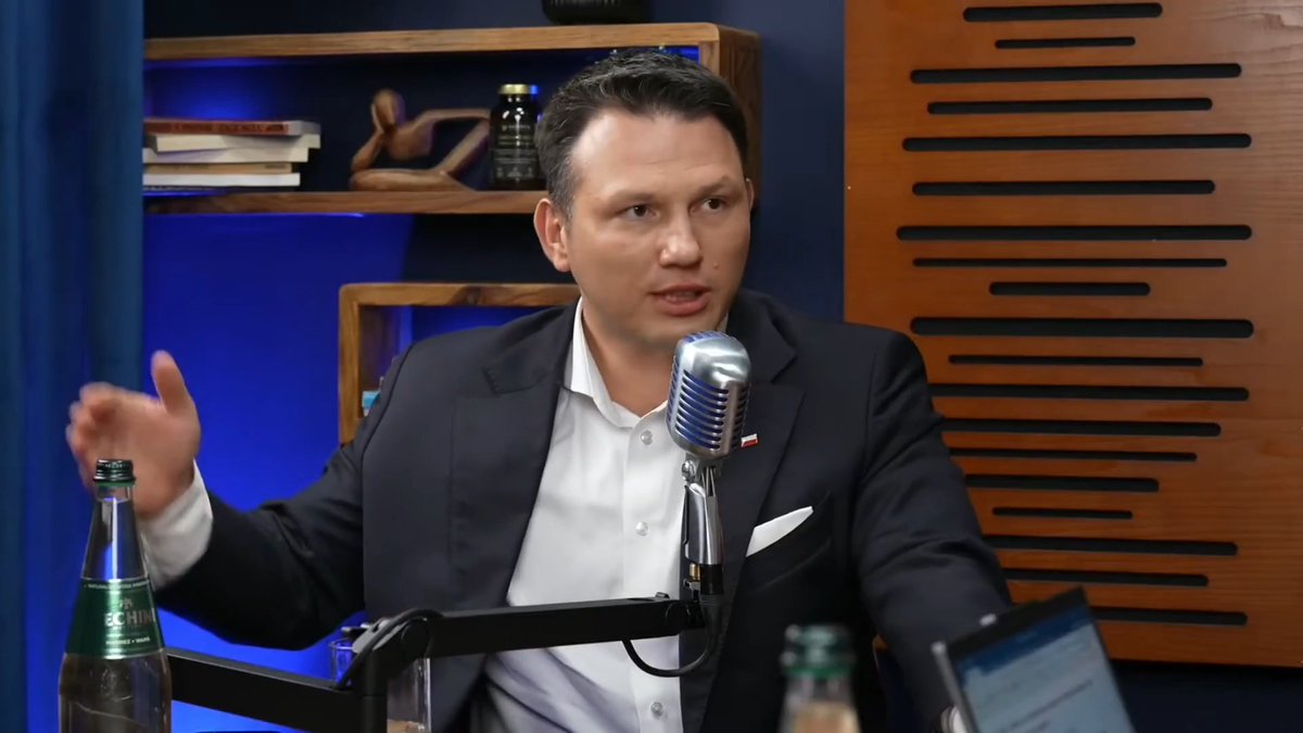 🔴 Sławomir Mentzen o słowach Sikorskiego ws. wojny z Rosją: - Słyszymy te bzdury od Radosława Sikorskiego, że my w sześć tygodni rozwalimy wszelkie... - Pan uważa, że to bzdury? - Tak. - Uważa pan, że pan minister Sikorski mija się z prawdą? Nie powinien takich rzeczy mówić? - Absolutnie nie powinien takich rzeczy mówić, bo to bzdury. Raz, że byśmy szybko wygrali z Rosją - to jest kompletnie niepoważne. Dwa, a jakim kosztem byśmy zepsuli w sześć tygodni te rafinerie rosyjskie? Sławomir Mentzen Konfederacja