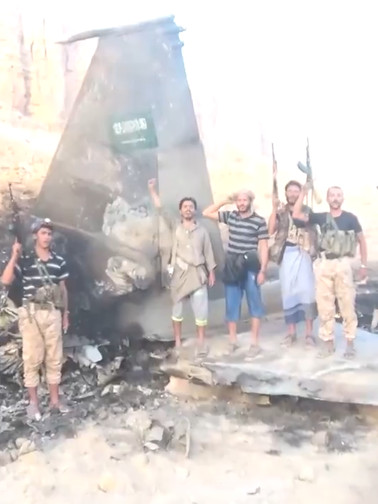 بقلب قواعد الاشتباك الجوي وأدق شيطان الضلال الكاذب وبقوة الله طائراته تهوي يلقوا دحورٍ بالعذاب الواصب وبإذن ربي من سرح ما يضوي با تحرقه نار الشهاب الثاقب كم له بكبره في سمانا يلوي واليوم بإذن الله يولي خائب ــــ زامل الدفاع الجوي كلمات الشاعر/ عبدالسلام المتميز