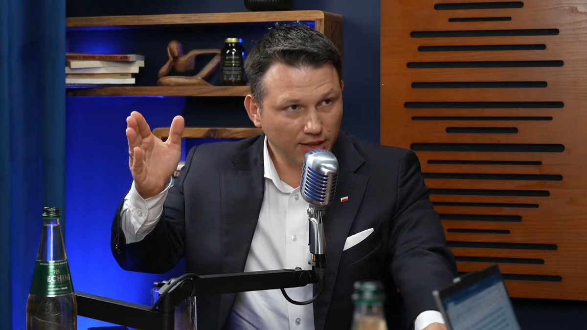 🔴 Sławomir Mentzen: - Jeżeli Rosja wystrzeliwuje rakietę na terytorium Ukrainy, to jest to problem Ukrainy, a nie nasz. Jeżeli ta rakieta leci na Ukrainę, to nie leci nad Polskę, tak? - Ale giną ludzie, Ukraińcy, ukraińskie dzieci! - Ale to Rosjanie ich zabijają, a nie my. Naszym obowiązkiem jest bronienie polskich dzieci. Każdy Patriot, każda rakieta przekazana Ukrainie nie obroni naszego nieba i polskich dzieci. Wolę, żeby polskie rakiety broniły polskich dzieci, a nie ukraińskich. Sławomir Mentzen Konfederacja