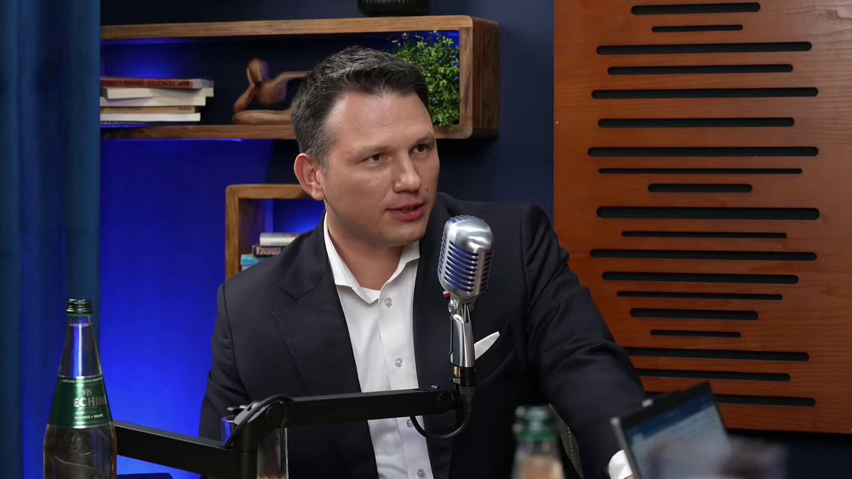 “Nie widzę w armii zastosowań dla kobiet innych niż jakieś sanitariuszki” Mentzen myśli o nowoczesnej armii jakby to było jakieś powstanie warszawskie, gdzie rola kobiety to sanitariuszka w sukience biegająca z opatrunkiem za żołnierzami.