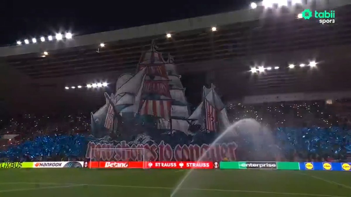 🏟 53 yıl sonra Avrupa kupası maçına çıkan Sunderland tribünlerinden koreografi şov.