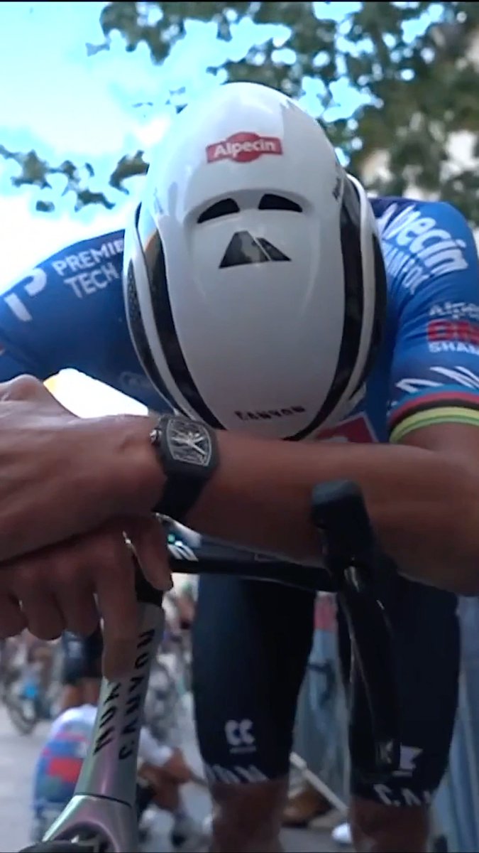 Mathieu van der Poel gave his ALL to secure victory on his first road race back 😳