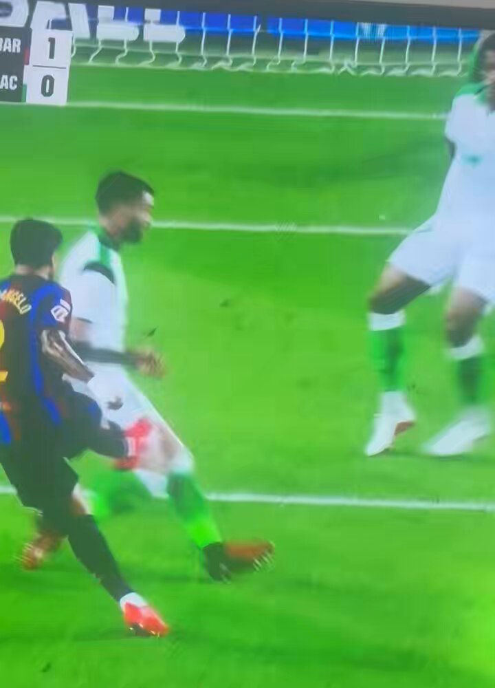 #الهلال صدق او لا تصدق …بسبب المدرب السباك طلع افضل ظهير في العالم من الهلال… وفي ناس تشبح للسباك الجبان إنزاغي
