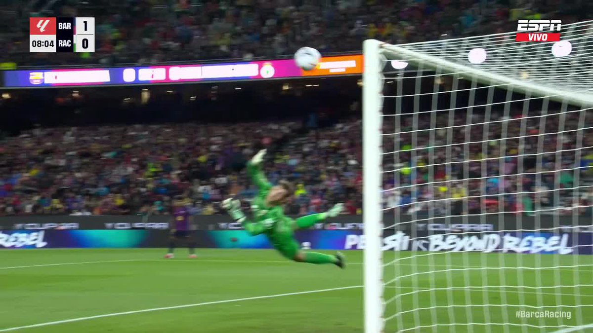UNA LOCURA: ¡Increíble DÓNDE entró la pelota en el GOLAZO de Joao Cancelo para Barcelona vs. Racing de Santander! 📺 Mirá #LaLiga por ESPN en el Plan Premium de #DisneyPlus