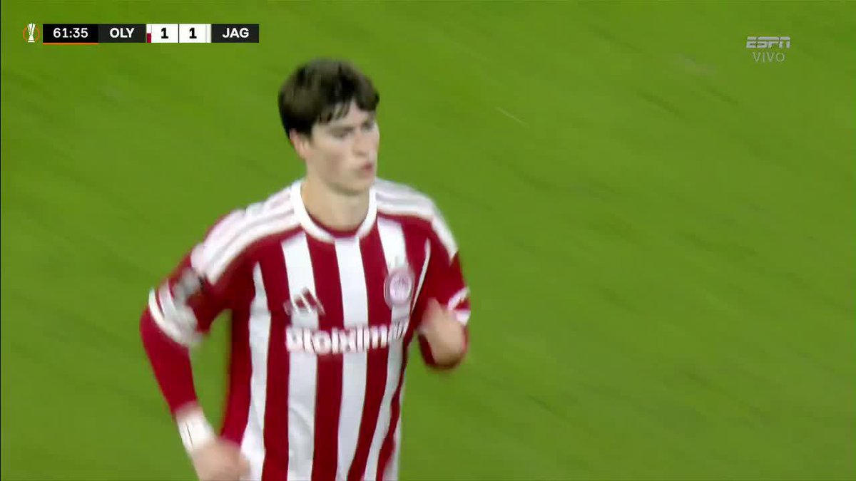 ¡OVACIÓN PARA LA HORMIGA! 👏 🇲🇽 Armando González salió de cambio al 61' y es despedido entre aplausos. EN VIVO x ESPN y #DisneyPlus Premium