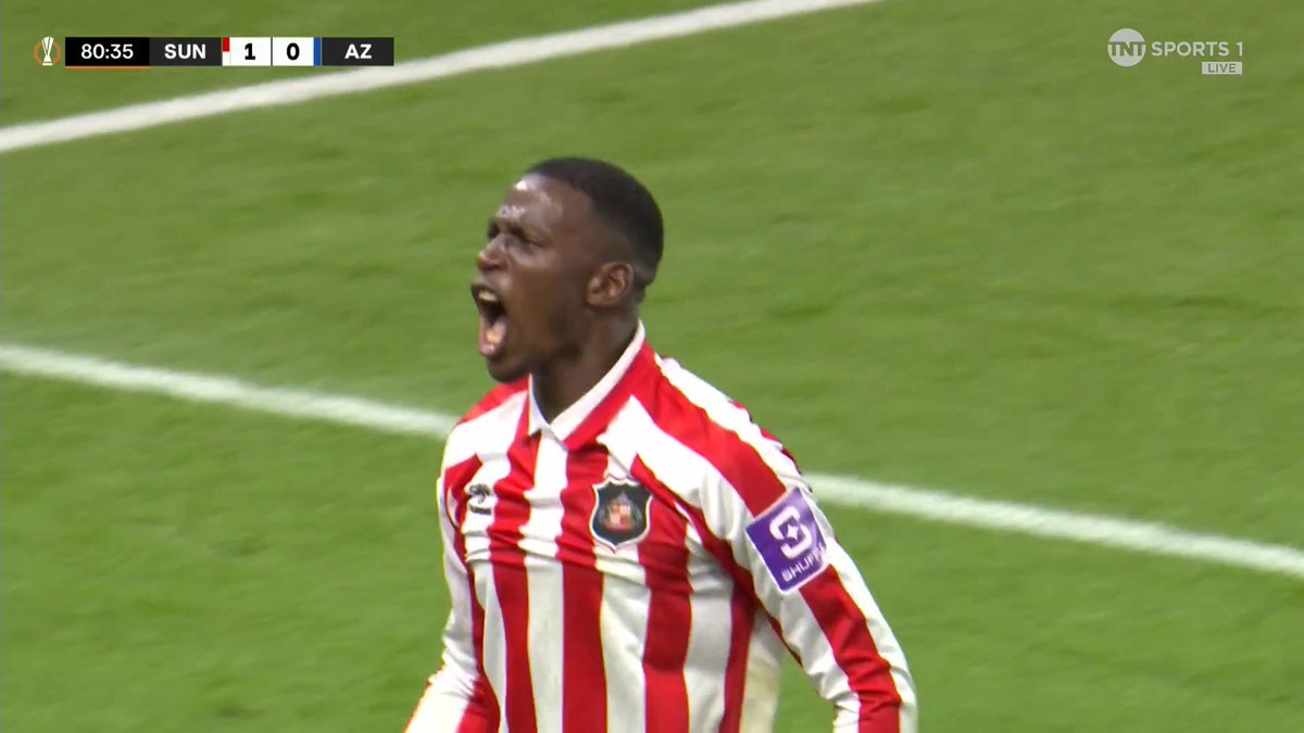 Sunderland's players doing EVERYTHING to maintain their lead 💪 📺 Stream now on TNT Sports &amp; HBO Max