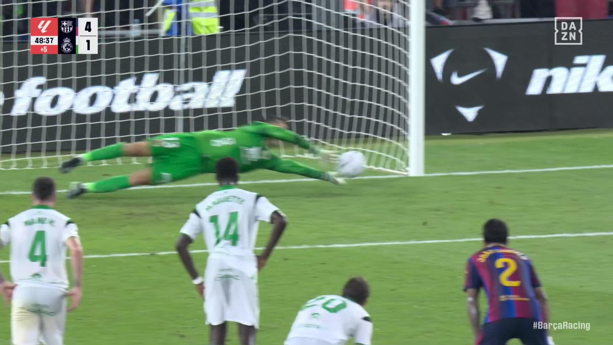 Yamal le quita el penalti a Raphinha que ya había marcado el anterior y lo falla 😭😭😭😭😭😭😭 imposible tener menos aura, es más pechofrio que Mbappé.