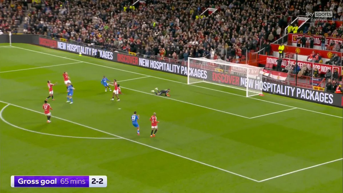 "So poor, this isn't a five-a-side competition" "If that doesn't change, they won't play for Man United again" Jamie Redknapp criticises the defending of Ayden Heaven and Leny Yoro 🔴