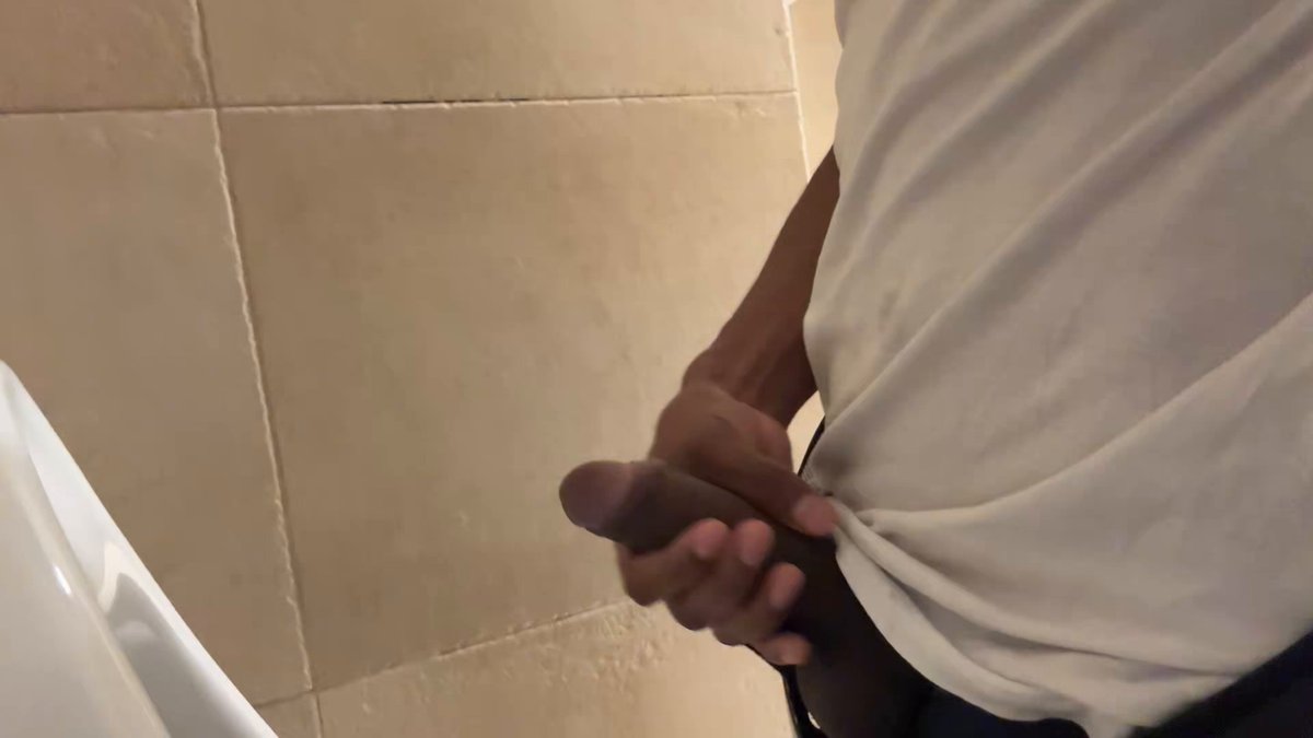 Que rico me la estaba jalando en los baños de Chedraui Minatitlán ahí siempre se pone rico para jalársela con otros hombres 😏🥵🍆💦 quien se apunta para ir a grabar unos videitos jeje 😏 #cruisingbaños #cruisingméxico #TeamExhib #ExhibicionismoPúblico #exhibiciónismo #masturbándose