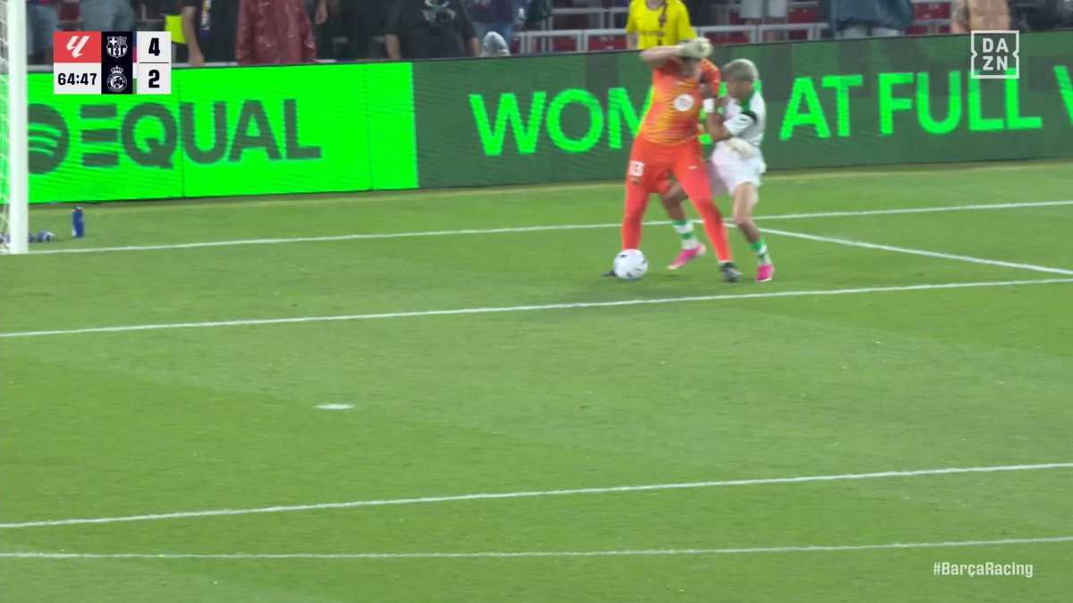 El error de Szczęsny para el 4-2 del Racing #LALIGAenDAZN ⚽