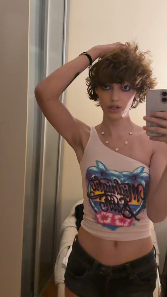 detoooooourrrr >:3 #femboy