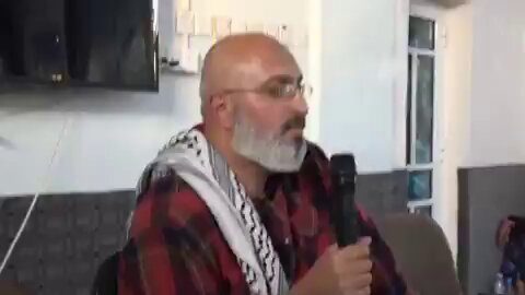 والله عيني دمعت من هالحكي لابن #غزة الدكتور . عبدالله محمد البحيصي، الذي يرفع الراس #لستم_وحدكم #سيد_القول_والفعل
