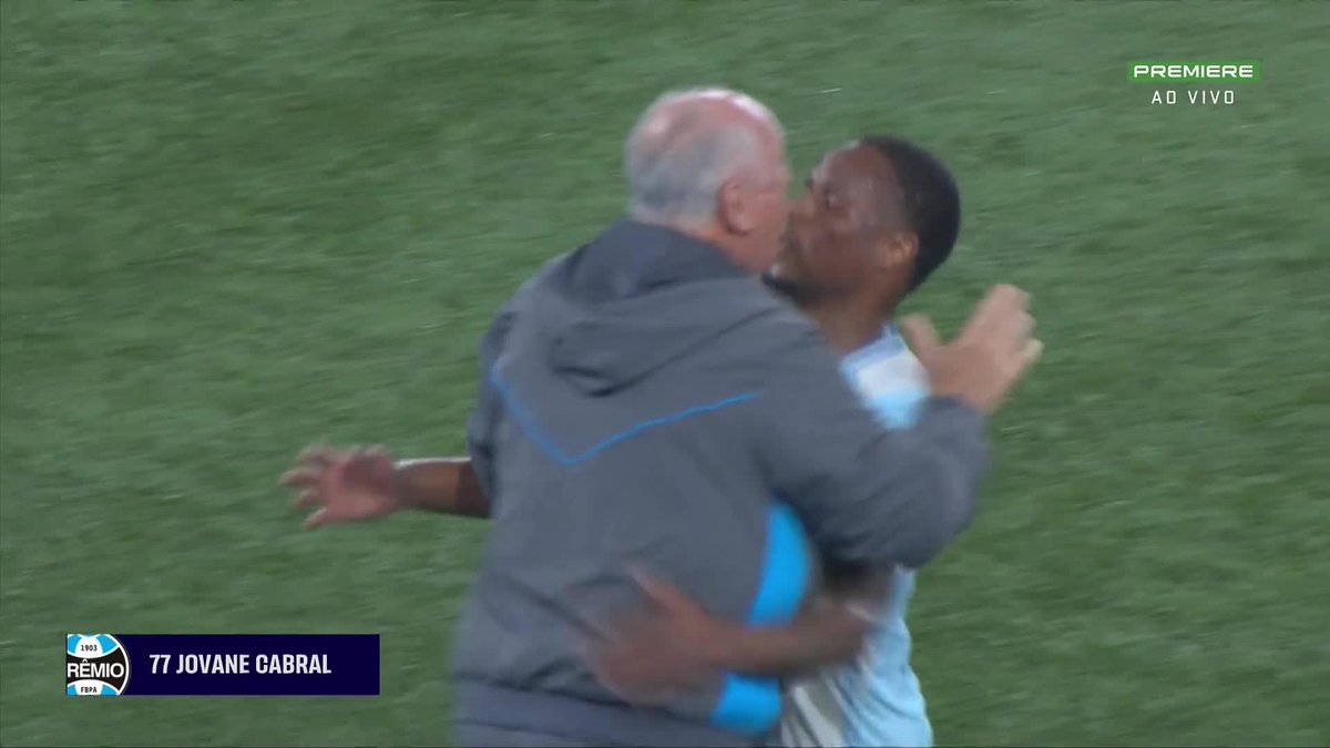 Belo gol! Cabo-verdiano Jovane Cabral marca de falta e empata o jogo para o Grêmio, no Nilton Santos, diante do Botafogo!
