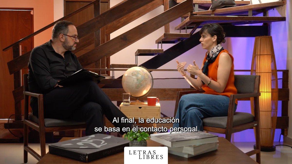 ¿Qué perdemos cuando nuestra atención se fragmenta? La filósofa Carissa Véliz (Carissa Véliz) conversa con León Krauze sobre el declive de la educación y recuerda algo básico: la lectura sigue siendo la tecnología más sofisticada que tenemos para expresar pensamiento complejo. 🔗 Mira #Ciberdiálogos aquí: 🎧 También disponible en podcast Presenta Banamex