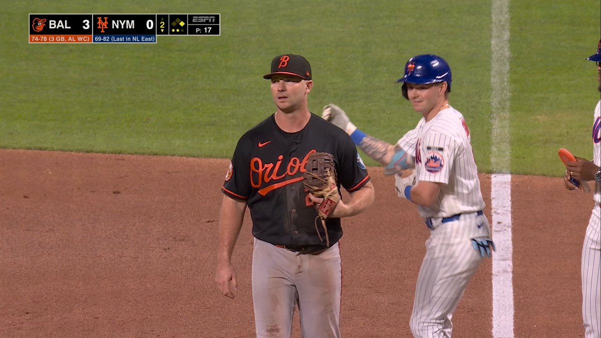 "Keep your words sweet, I'm on the mic." Pete Alonso taking no chances 🎙️😂