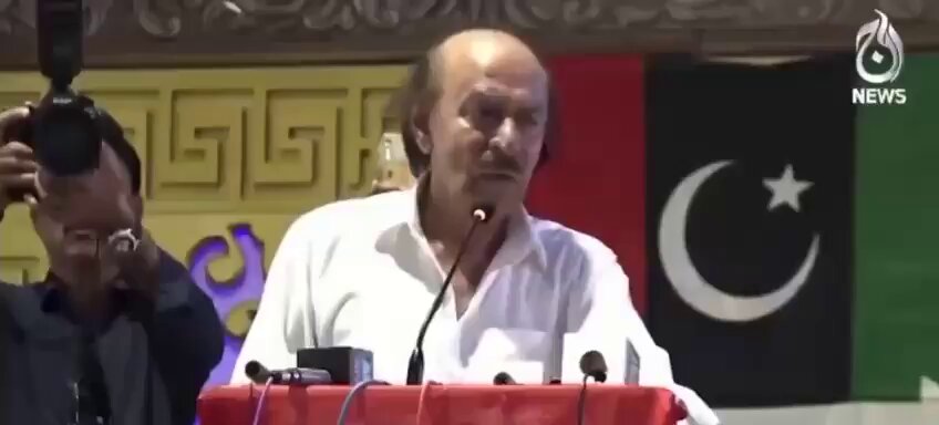 عاصم منیر۔۔۔جس کو فیلڈ مارشل کہا جاتا ہے۔یہ بھی ہمارا مقابلہ نہیں کر سکتا۔ ہم تو مشرف اور ضیاءالحق سے بھی نہیں ڈرے۔ ( نثار کھوڑو صدر پیپلز پارٹی سندھ) سندھ اور پاکستان کا استحصال کرنے والی کرپٹ ترین پیپلز پارٹی کی دم پر پاوں آیا ہوا ہے۔کیونکہ ان کی کرپشن اور استحصال کو نئے صوبے بننے سے سخت نقصان ہو گا یہ ہمیشہ کے لیے وفاق میں اقتدار کھو سکتے ہیں لہذا۔۔زرداری کی آشیرآباد پر نثار کھوڑو جیسے کئی باری باری اور لگاتار چاوں چاوں کر رہے ہیں۔ "کرارا جواب ملے گا انہیں" بس۔۔خلیج کی صورتحال تھوڑی سنبھل جائے۔ (اسد آر چوہدری