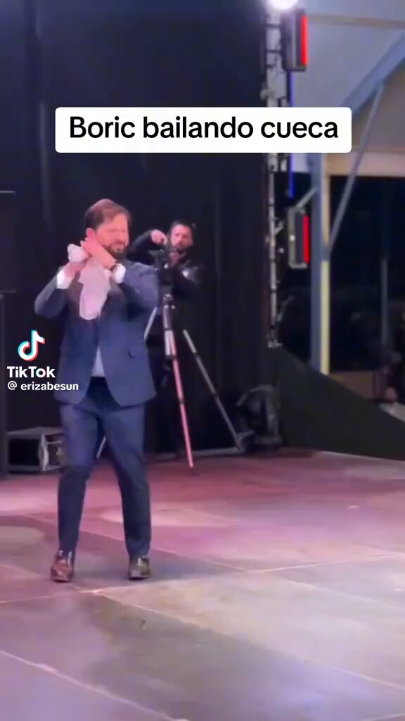 Se acuerdan de este maricon weno pal nepe bailando cueca 💅💅💅💅💅🤣🤣🤣🤣🤣 tan amariconao que saliste saco wea Gabriel Boric Font