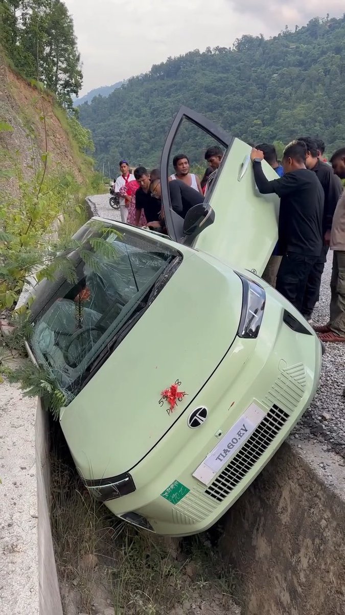अर्को EV गाडी दुर्घटना, नेपाली भूमिलाई EV गाडी प्रयोगशाला बनाउने कार्य तत्काल बन्द होस्।