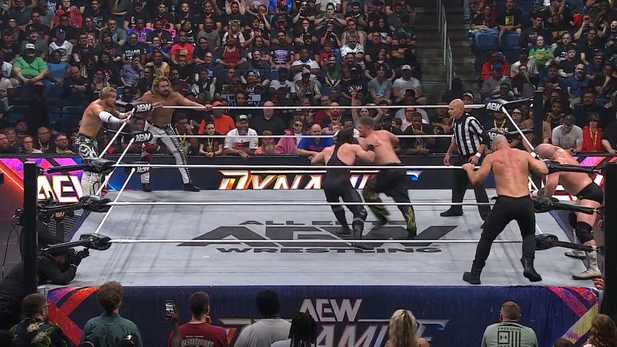 3-on-1? No problem for AKIRA (フランシスコ・アキラ)! Watch #AEWDynamite LIVE on TBS & HBO Max