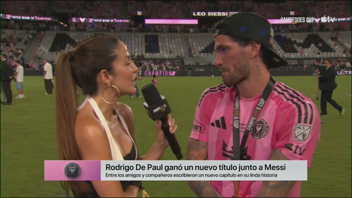 "NUNCA NADIE VA A HACER LO QUE HIZO ÉL EN ESTA COPA DEL MUNDO CON 39 AÑOS... 🤯 De Paul sobre Messi y el Balón de Oro 📺 #CampeonesCup on Apple TV