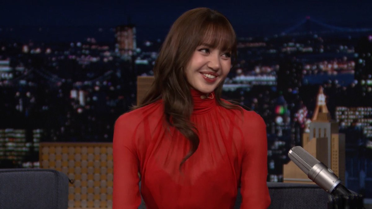 LISA teaches Jimmy how to say “Hello” in Thai with her new single “SaWaDiKa”! #FallonTonight #LISAonFallon