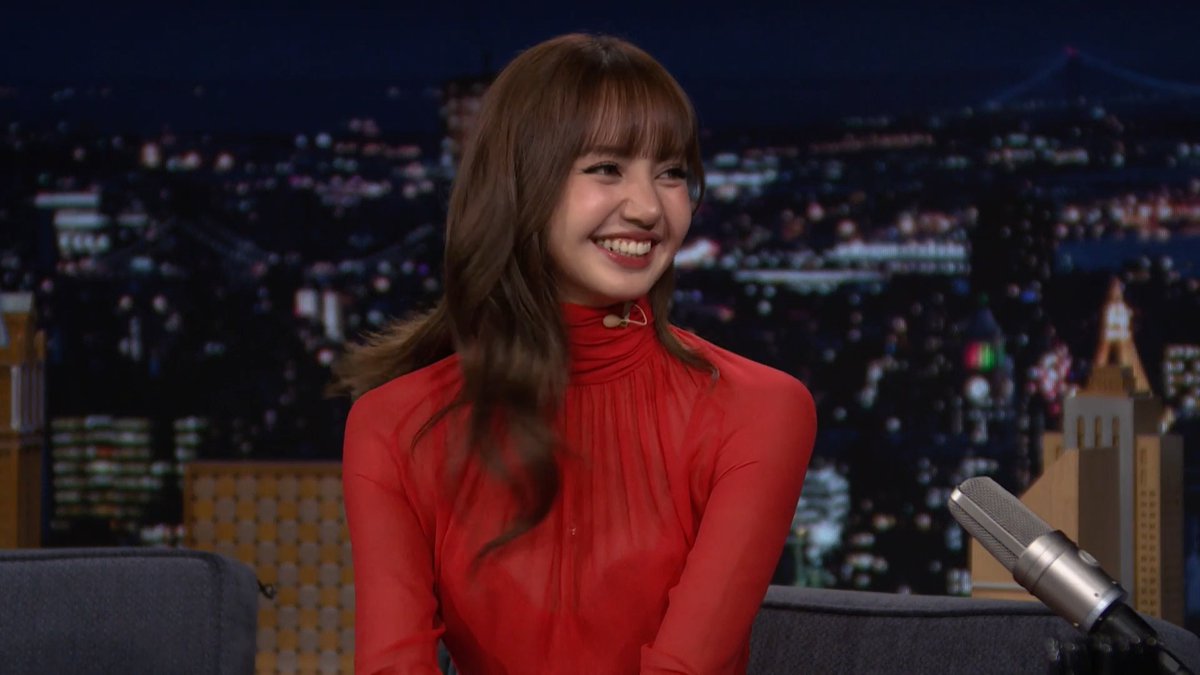 LISA thinks her dad manifested her career by calling her a “superstar” when she was young 🥹 #FallonTonight #LISAonFallon