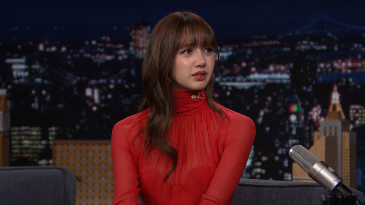 If her singing career didn’t work out, LISA’s backup jobs were to be a dance teacher or a Disneyland Resort performer 👀 #FallonTonight #LISAonFallon