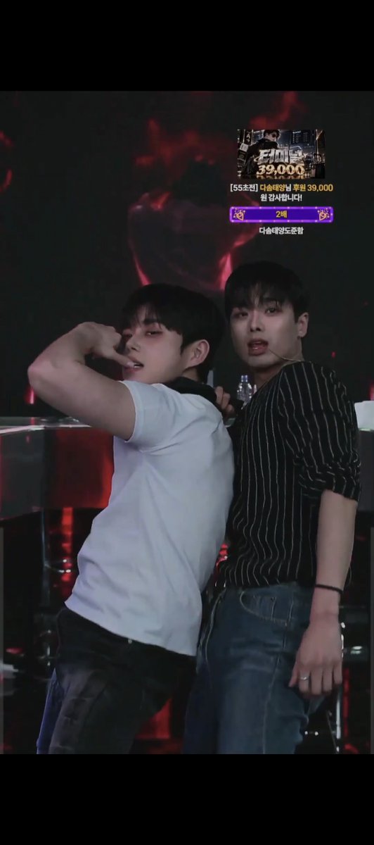 Syaland.... Terngiang-ngiang terus "Yahaaaa yaha yaha yaha dojunie terminal Taeyangie terminal.. " 😭 Mana goyangannya asik banget 🕺💃