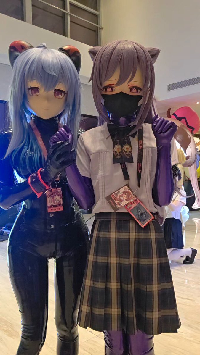 Ganyu and Keqing are both wearing full black and purple latex. 🫂💕 Possess☆