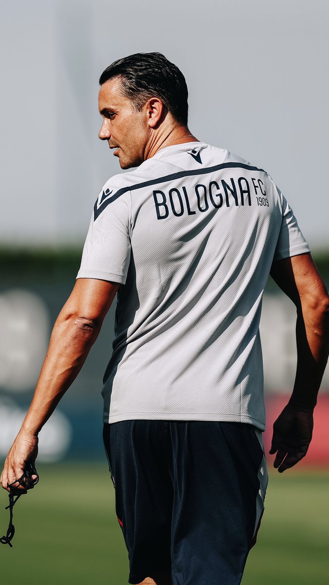 Il primo giorno in rossoblù di Raffaele Palladino ☝️🔴🔵 #WeAreOne