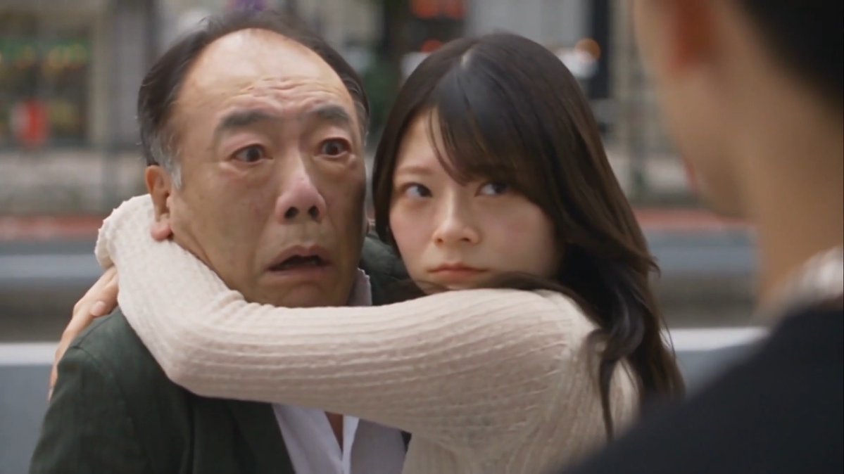 久しぶりのデートに浮かれる女性(中身はおっさん)と、複雑な気持ちのおっさん(中身は女性)。 そんな2人の前に、まさかのうざいチャラ男が現れて…… ──────────────────────── Higgsfield AI 🧩 のSeedance 2.5にて制作 #ドラマ #入れ替わり