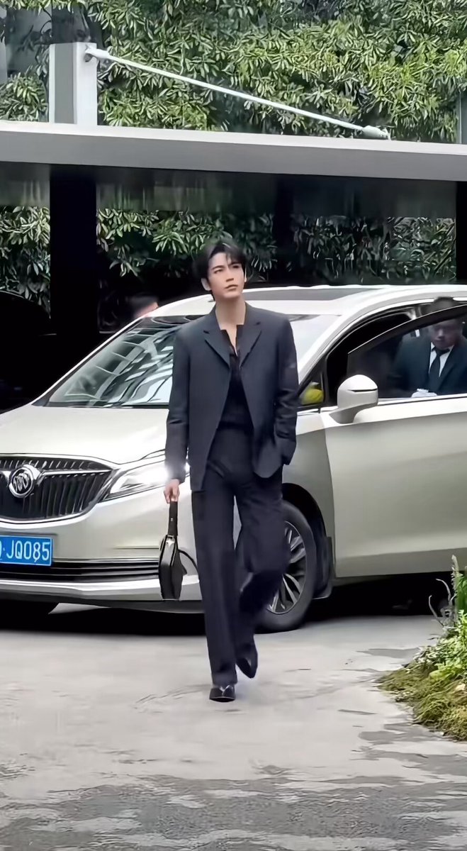王鹤棣看到这个视频要伤心了