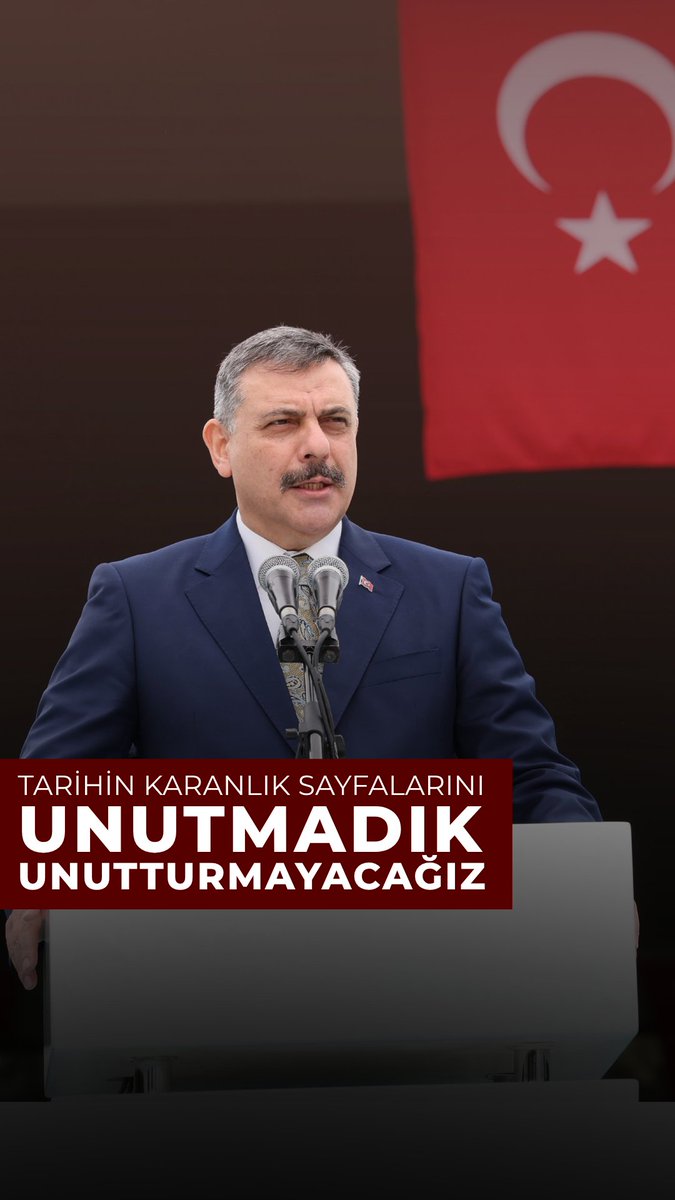 TARİHİN KARANLIK SAYFALARINI UNUTMADIK, UNUTTURMAYACAĞIZ Bugün Adnan Menderes Anıt Mezarı’nda düzenlenen anma programında; Merhum Başvekilimiz Adnan Menderes’i ve yol arkadaşları Fatin Rüştü Zorlu, Hasan Polatkan, İsmail Namık Gedik ve Ahmet Tevfik İleri’yi saygı ve minnetle yâd ettik. Milletimizin iradesini silah zoruyla gasbedenler; yalnızca seçilmiş bir hükûmeti devirmediler, hukuku ayaklar altına aldılar ve demokrasimizi hedef aldılar. Bugün, o karanlık dönemin zulmüne maruz kalan merhum İçişleri Bakanımız İsmail Namık Gedik için tarihî bir vefa adımı atıldı. Muhterem Cumhurbaşkanımız Recep Tayyip Erdoğan’ın imzasıyla, merhum Bakanımız İsmail Namık Gedik’in naaşının Adnan Menderes Anıt Mezarı’nın bulunduğu alana nakledilerek defnedilmesi kararlaştırıldı. Aradan geçen onca zamana rağmen Menderes’i ve yol arkadaşlarını milletimizin hafızasından silemediler. Darbeyle millet iradesini susturabileceklerini, zulümle hakikati örtebileceklerini sandılar. Yanıldılar. “Yeter! Söz milletindir.” sözü, bugün de millet iradesinin karşısında hiçbir vesayet odağının duramayacağının en güçlü ifadesidir. Merhum İçişleri Bakanımız İsmail Namık Gedik’in aziz hatırasına gösterilen bu vefa dolayısıyla Muhterem Cumhurbaşkanımız Recep Tayyip Erdoğan’a şükranlarımı arz ediyorum. Merhum Adnan Menderes ve yol arkadaşlarına Cenab-ı Hak’tan rahmet diliyorum. Mekânları cennet, makamları âli olsun.