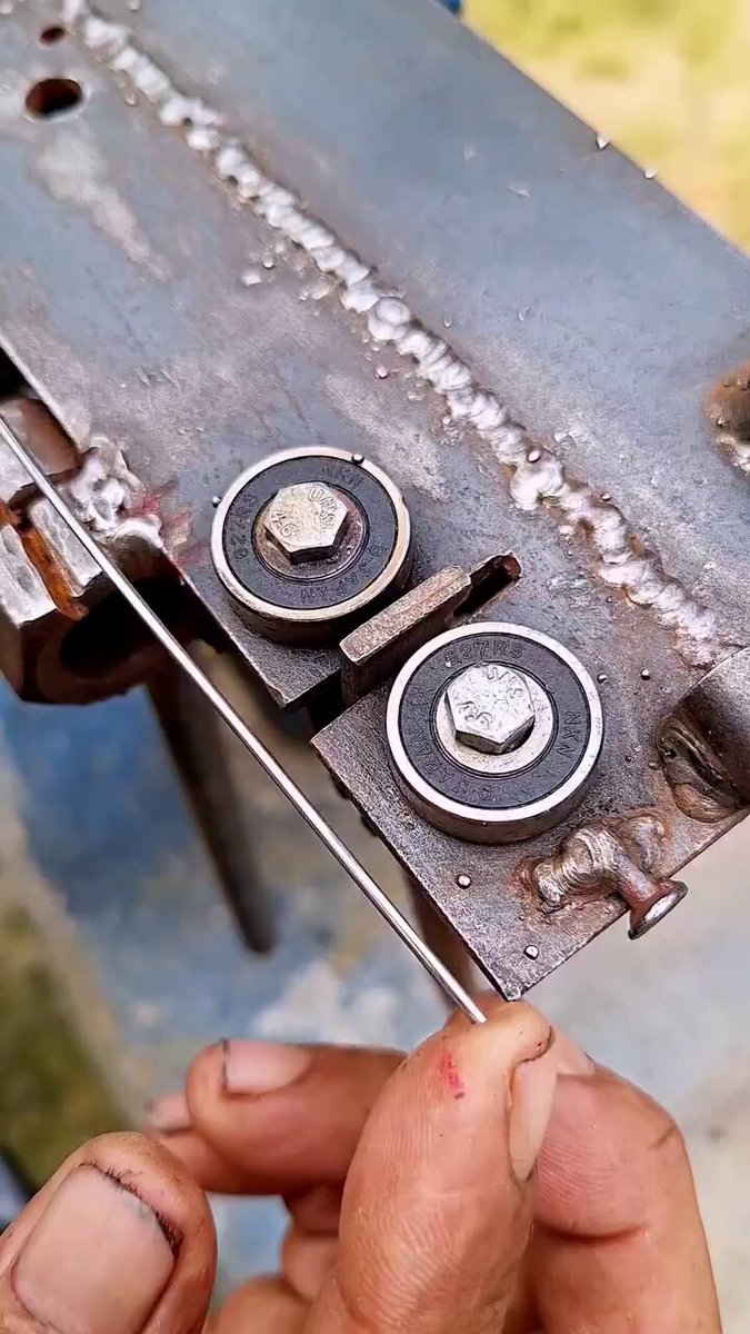 Bending 1.5mm 304 stainless steel hard wire into an intricate, handmade spring clasp creation.