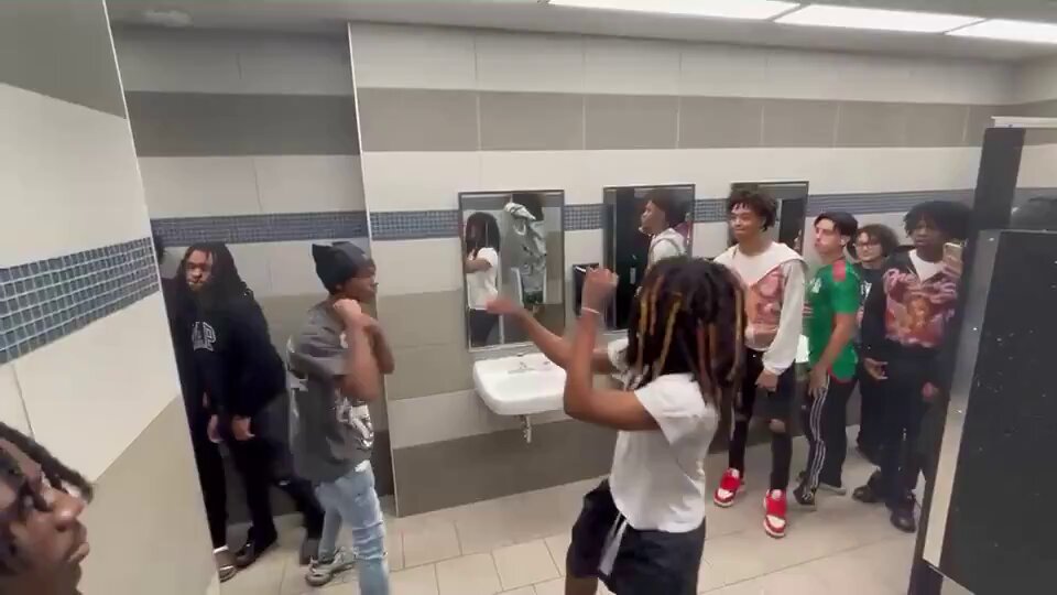 Everyone started fighting 😭