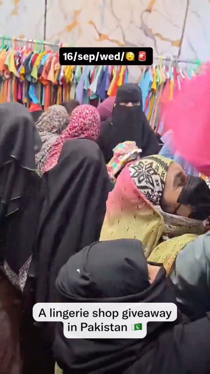 A lingerie shop giveaway in Pakistan reportedly turned chaotic within minutes. Women rushed the shelves, and the store was left in disarray. 🇵🇰 A five-minute giveaway the staff won’t forget. 😳